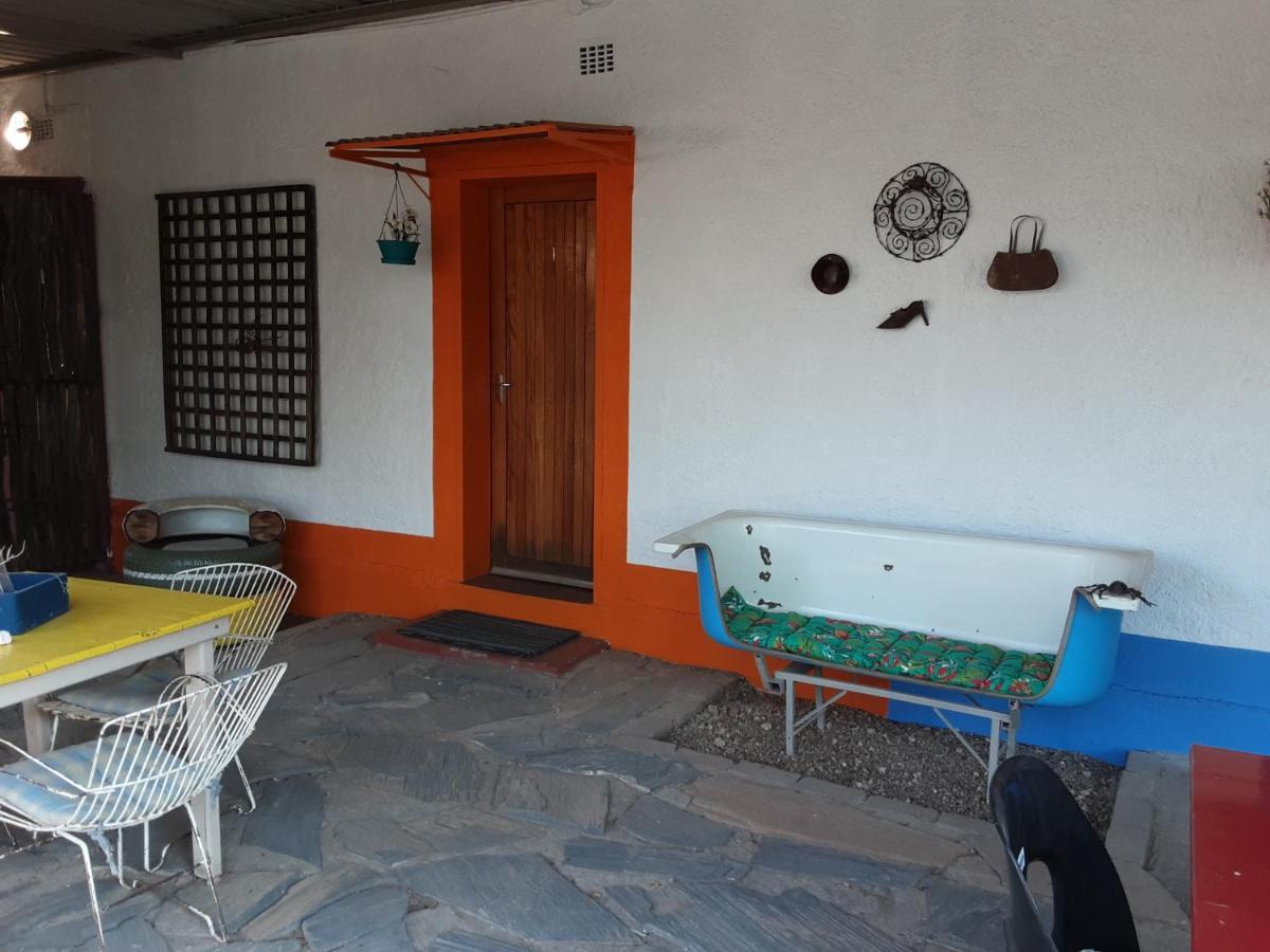 Kai-Oms Backpackers Lodge Outjo Extérieur photo