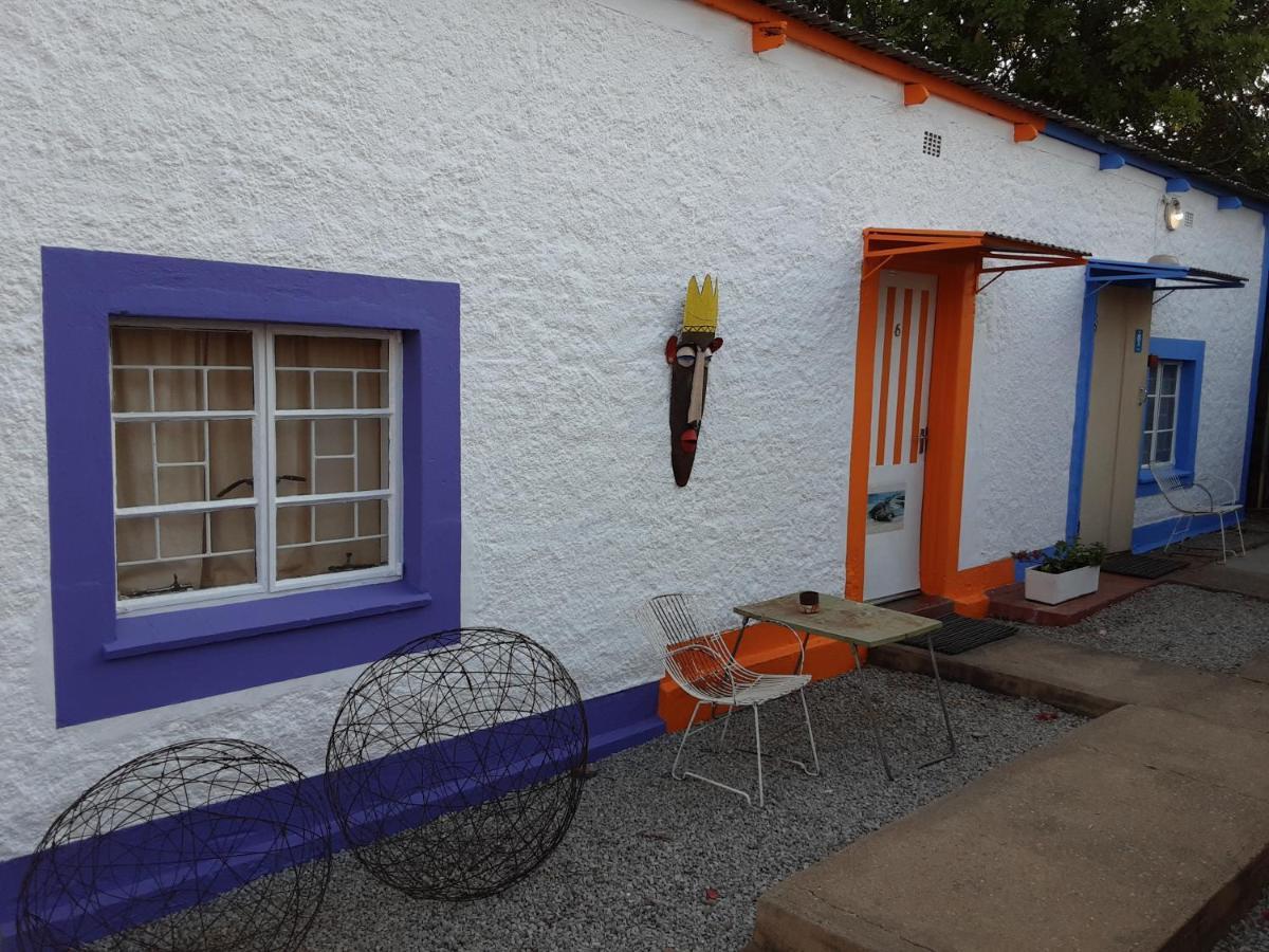 Kai-Oms Backpackers Lodge Outjo Extérieur photo