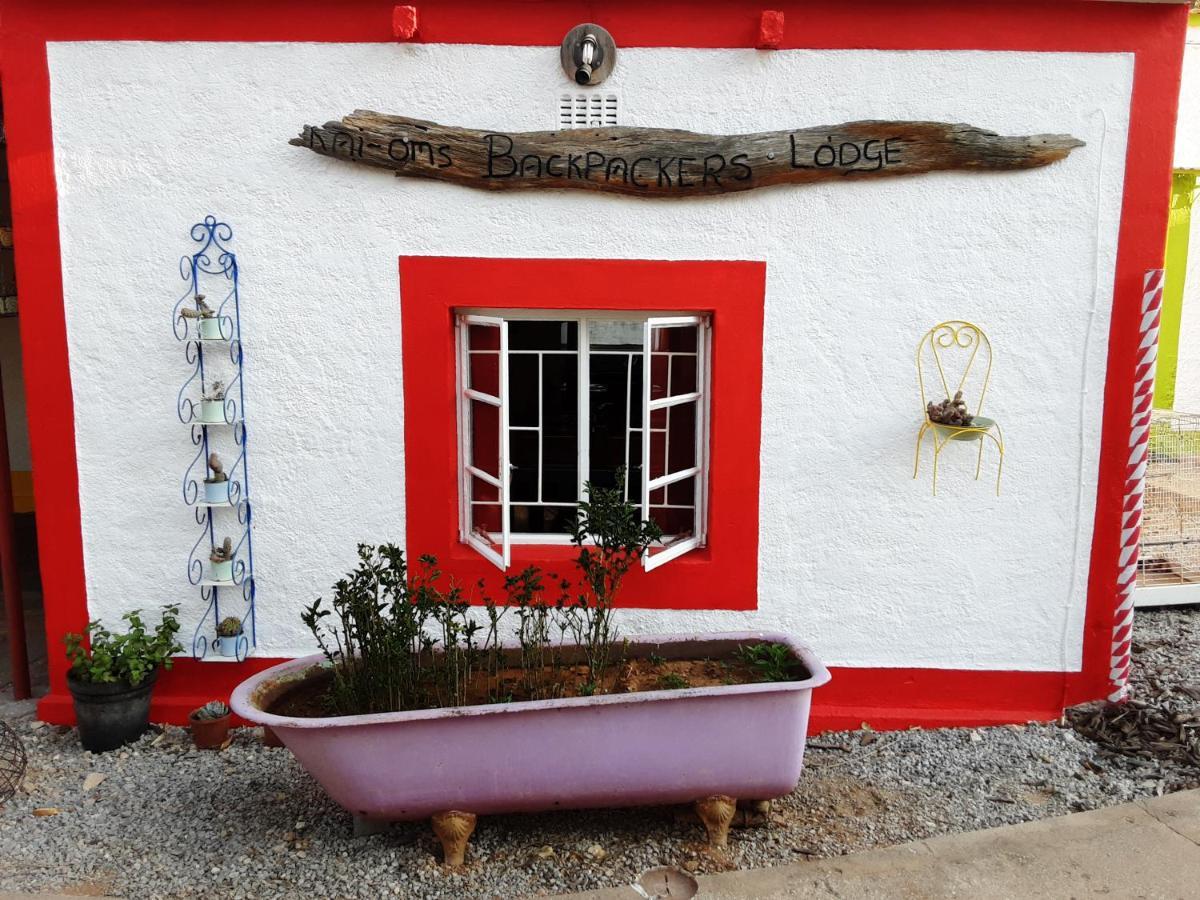 Kai-Oms Backpackers Lodge Outjo Extérieur photo