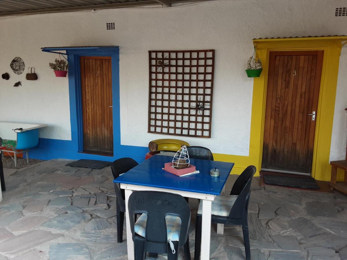 Kai-Oms Backpackers Lodge Outjo Extérieur photo