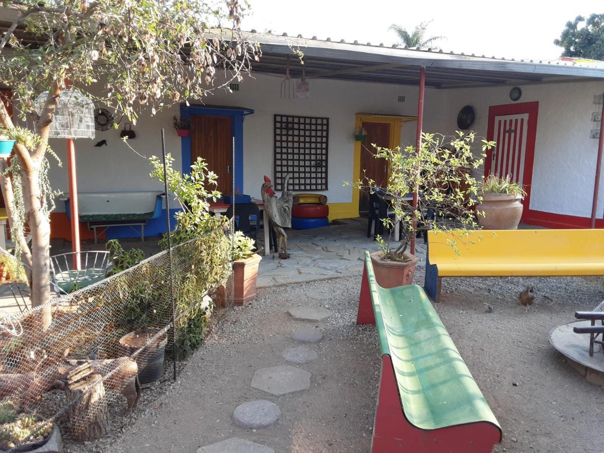 Kai-Oms Backpackers Lodge Outjo Extérieur photo