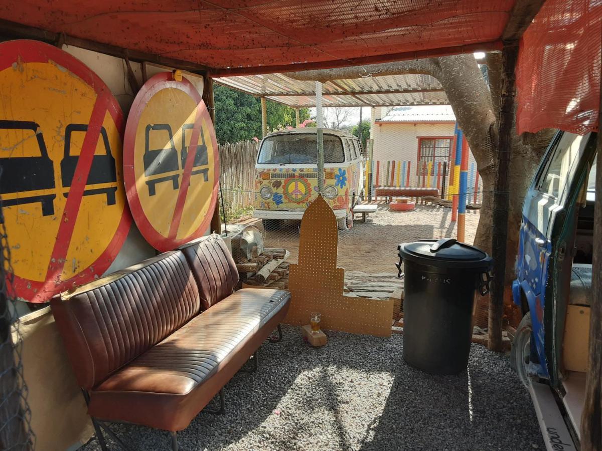 Kai-Oms Backpackers Lodge Outjo Extérieur photo