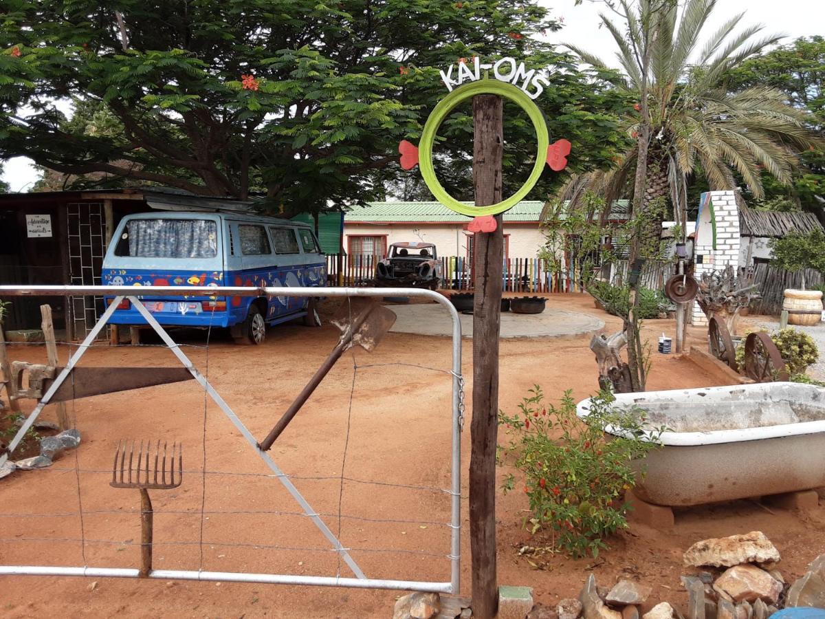 Kai-Oms Backpackers Lodge Outjo Extérieur photo