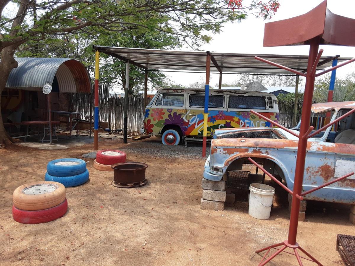 Kai-Oms Backpackers Lodge Outjo Extérieur photo