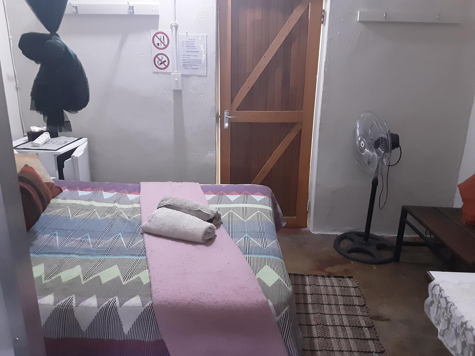 Kai-Oms Backpackers Lodge Outjo Extérieur photo
