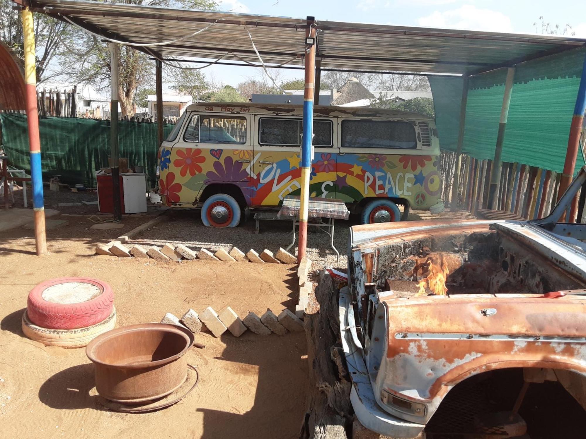 Kai-Oms Backpackers Lodge Outjo Extérieur photo