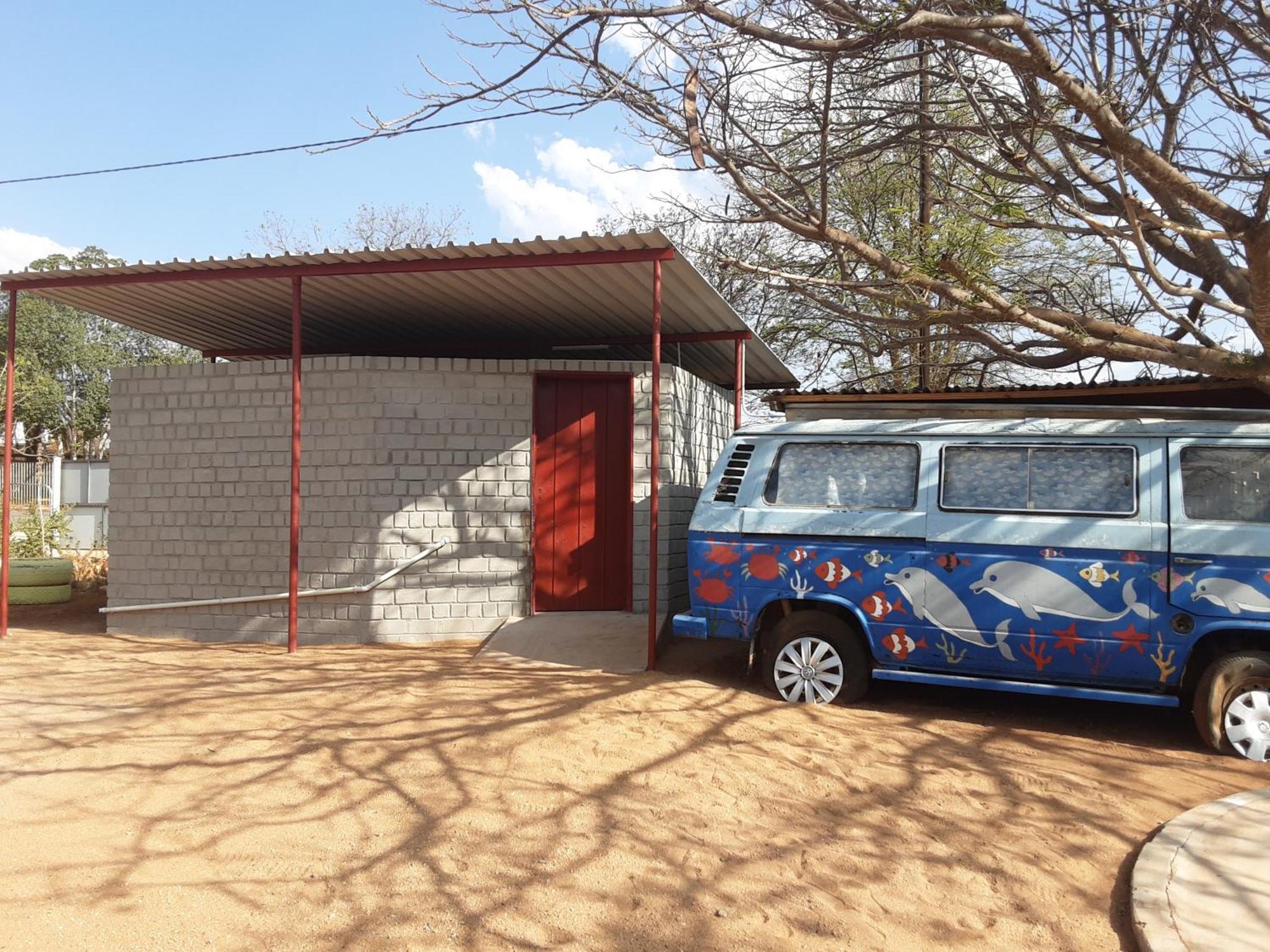 Kai-Oms Backpackers Lodge Outjo Extérieur photo