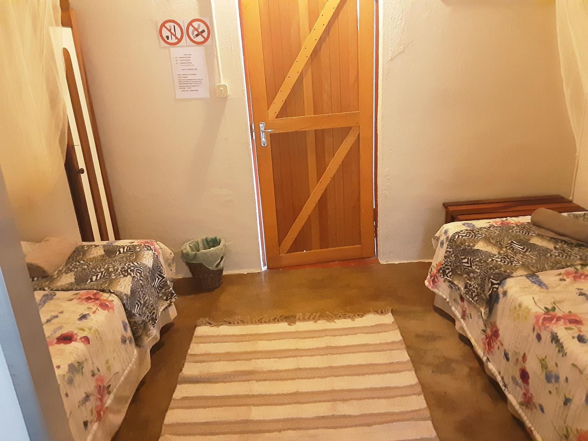 Kai-Oms Backpackers Lodge Outjo Extérieur photo