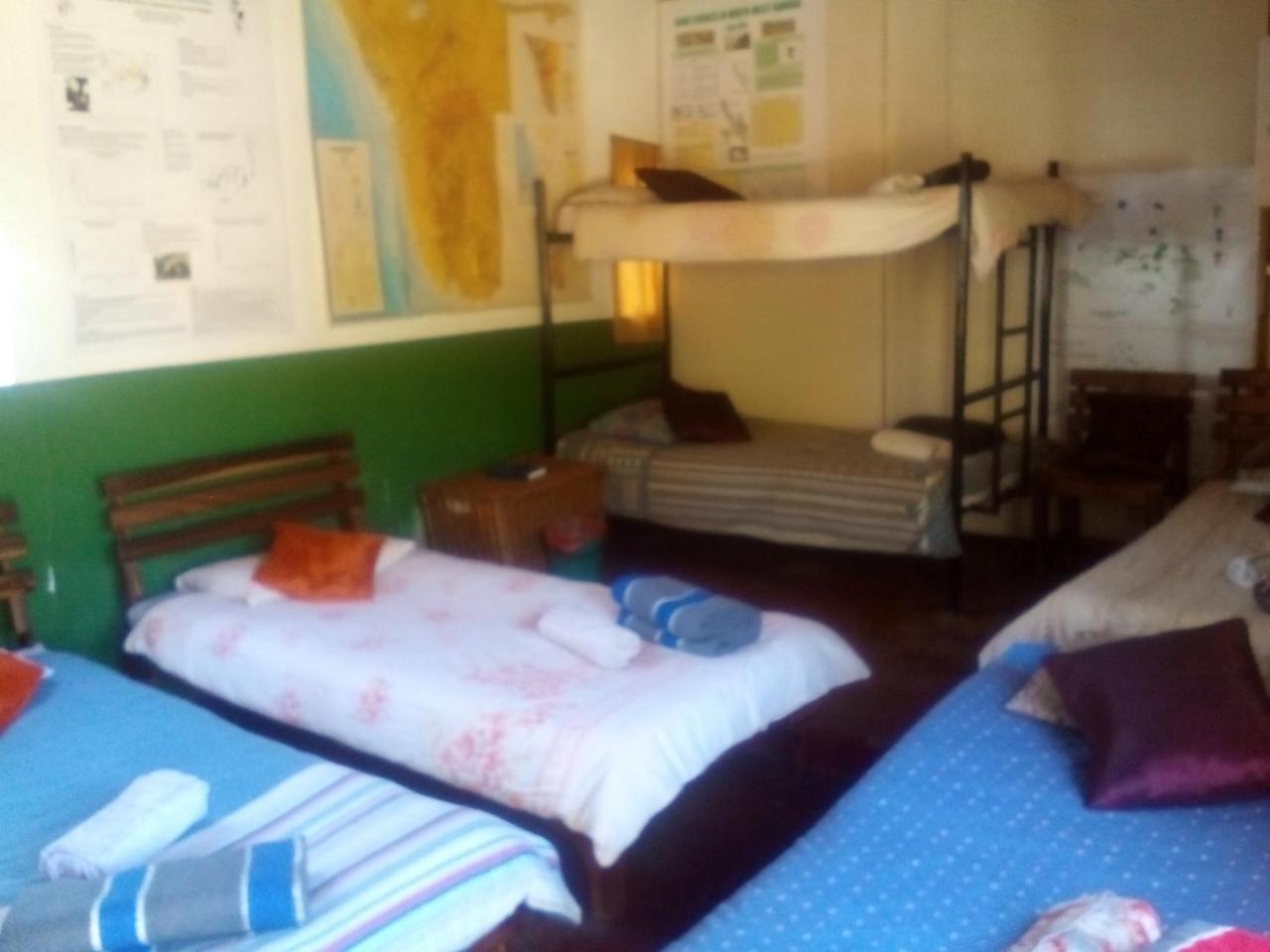 Kai-Oms Backpackers Lodge Outjo Extérieur photo