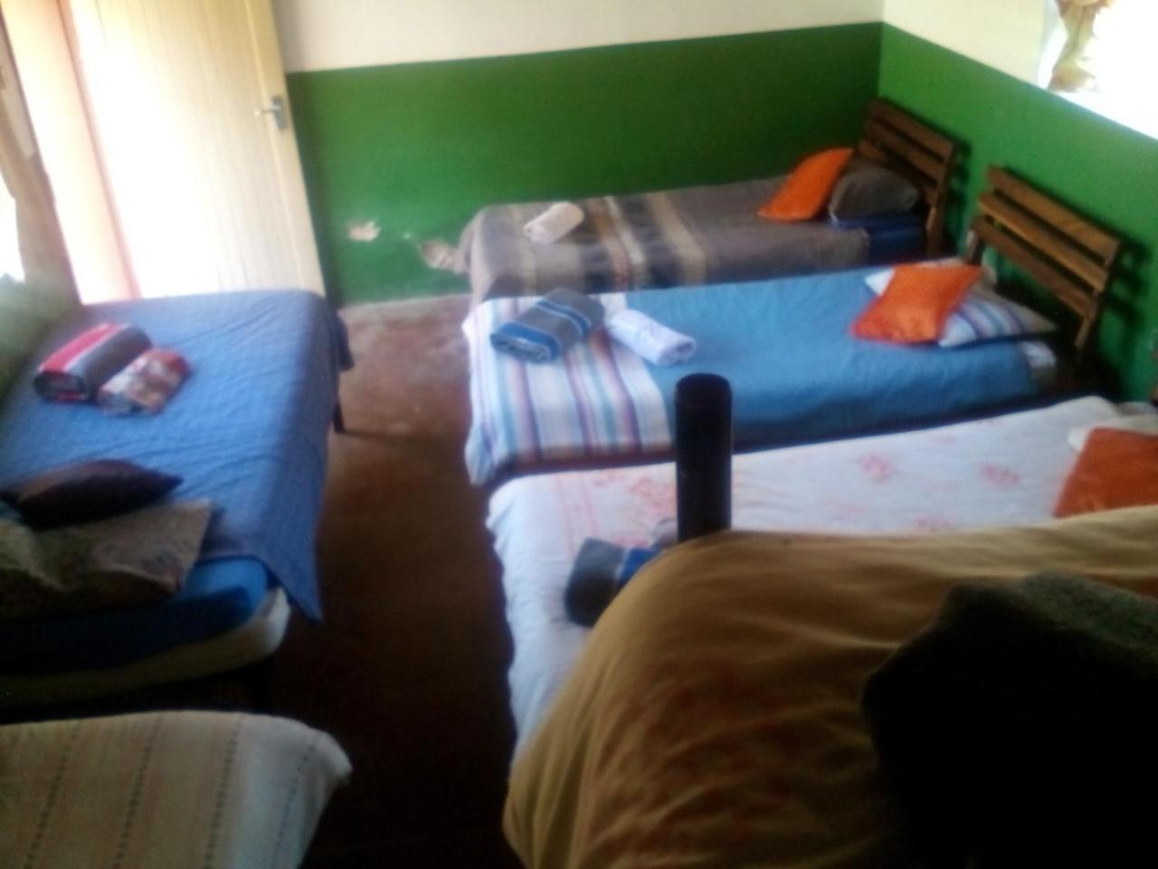 Kai-Oms Backpackers Lodge Outjo Extérieur photo